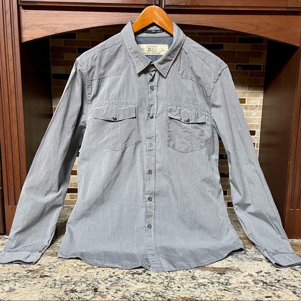 21 Men An American Brand Fitted Long Sleeve Button Down Shirt. 100% Cotton L